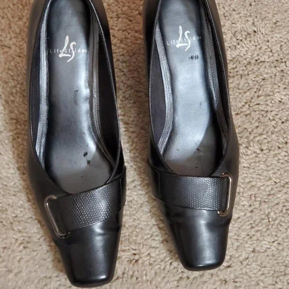 Black Heel Closed Toe Shoes Size 8 1/2 - Picture 7 of 7